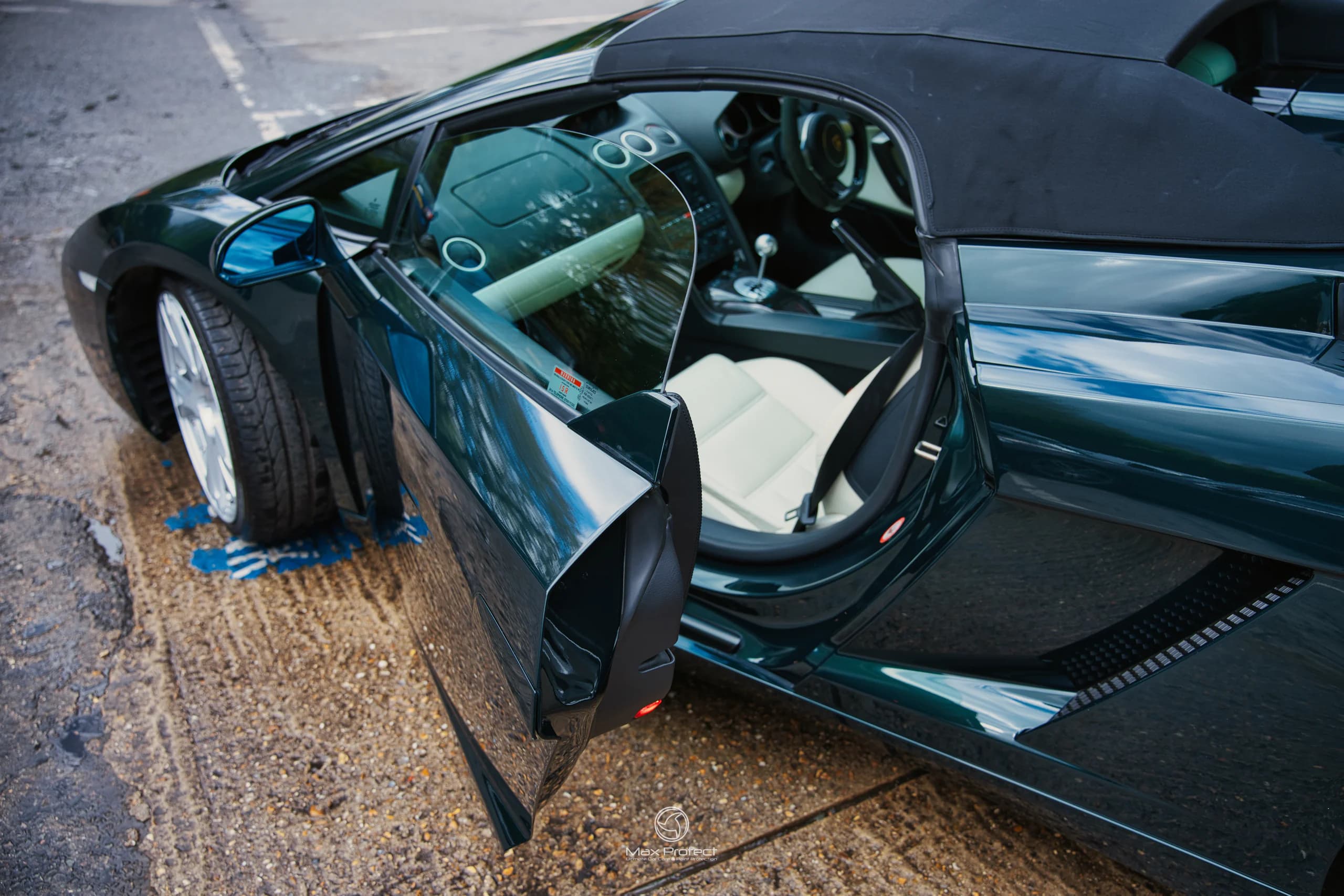 Gallardo Split-Spoke Wheel & Caliper Macro Detail