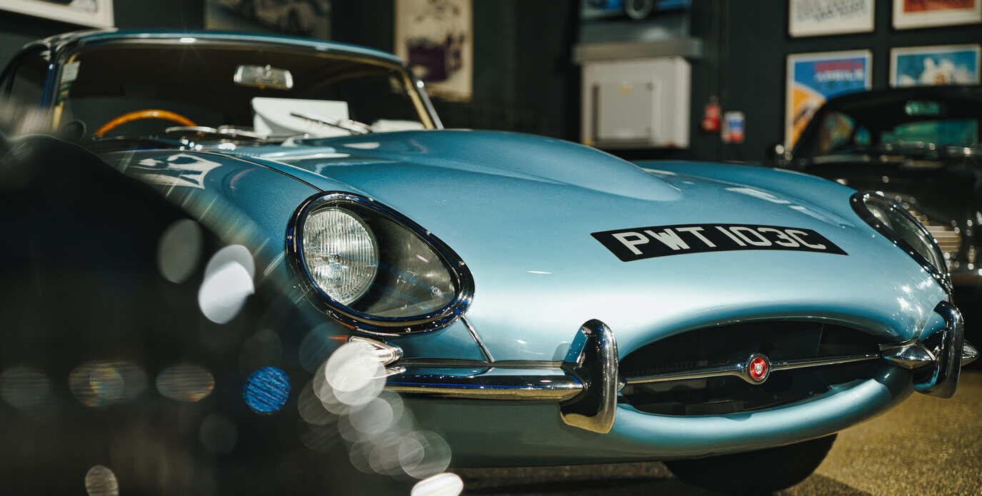 Cinematic documentation of classic automotive architecture. Utilizing low-profile perspectives and controlled lighting, we archive the legacy and design language of vintage assets, delivering premium content for collectors and curators who require a sophis